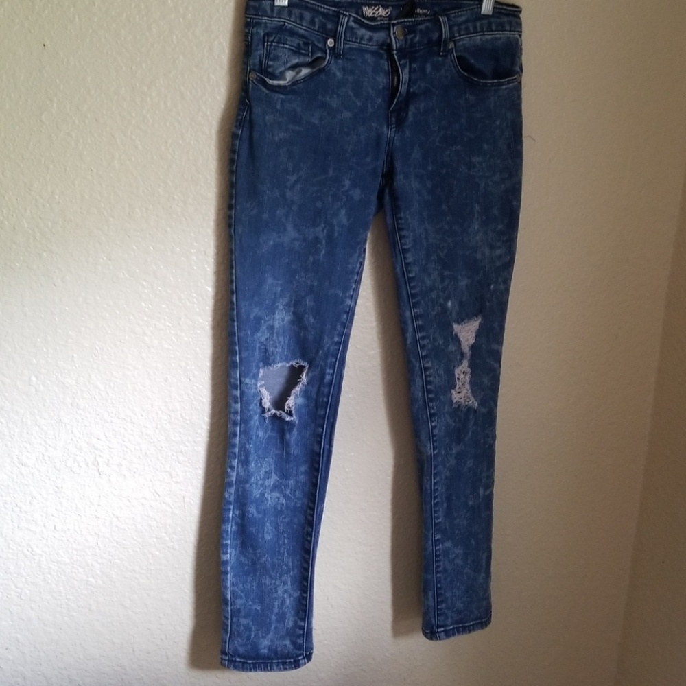 Mossimo distressed mid rise skinny Jean's. Size 4